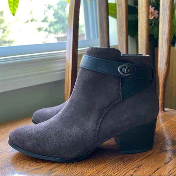 COACH SUEDE Turnlock ANKLE BOOTS BOOTIES 6.5M EXCELLENT Condition Worn Once - Picture 2 of 7
